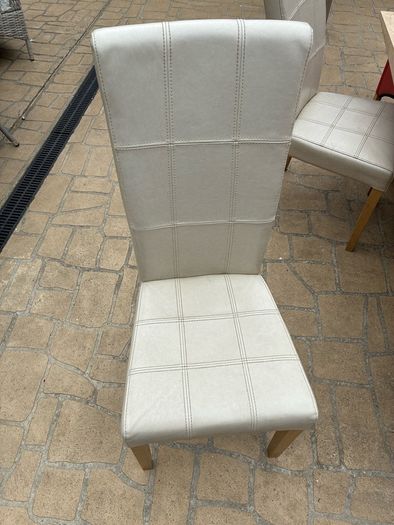 kitchen table and chairs