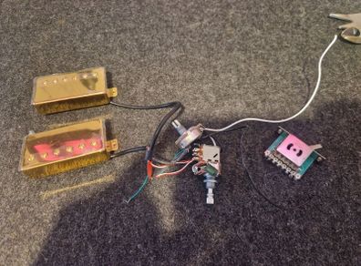 Isola Hydrazine Alcino 5 gold humbuckers with 1 tone, 1 push pull and 3 way switch wiring kit