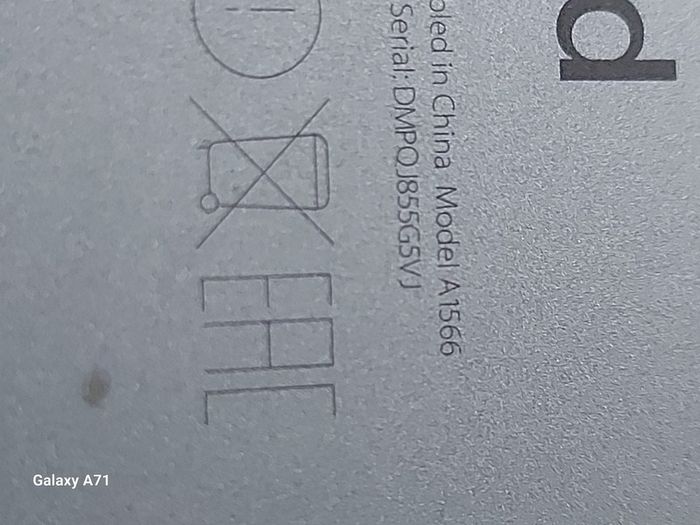 Apple Ipad Air 2nd Generation, 16GB, Space Gray, 94% Battery Life, No Activation Lock, but screen not displaying, and there is some damage to back top right corner, see pictures