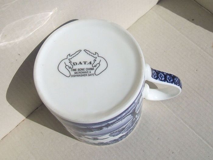 An attractive fine bone china mug with a chinoiserie pattern in an underglaze blue.