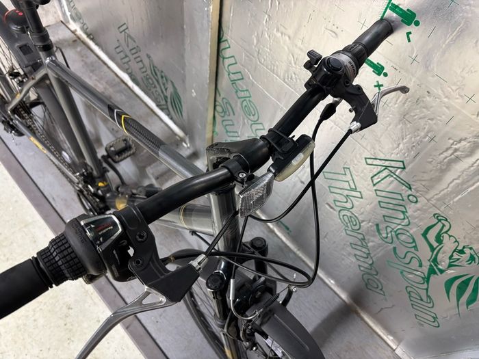 Apollo Guru Gents hybrid bike with lock, mudguards and lights