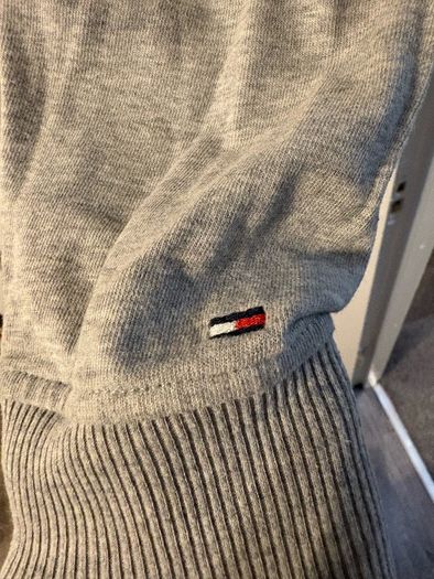 Tommy Hilfiger grey t shirt