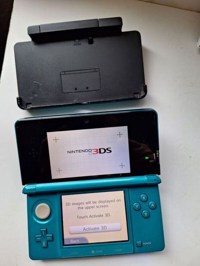 Aqua Blue Nintendo 3DS with games