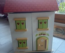 Le Toy Van wooden dolls house