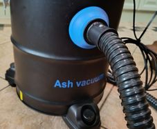 Ash vacuum