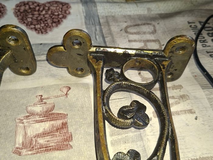 Beautiful Antique Towels Holder, with a clover scrollwork pattern and a curved Claw design Irish Made maybe Chancellor & Sons (often stamped as C&S)Location: Lower Sackville Street, Dublin, Ireland Active Era: Mid-to-late 19th century and early 20
