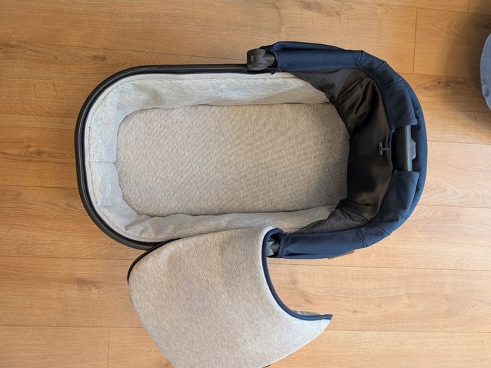 Uppababy V2 Buggy and Bassinet