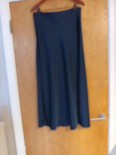Primark  Navy Silk Look Skirt.  Size : 14.  New-No Tag.