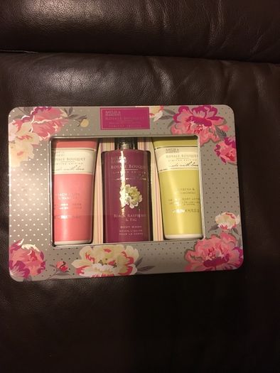 Baylis & Harding Gift Set