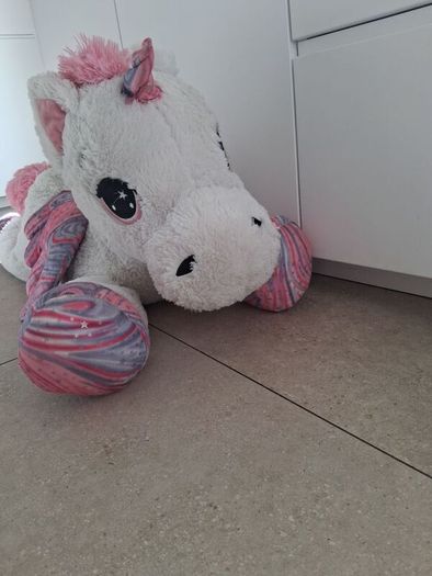 Giant Unicorn