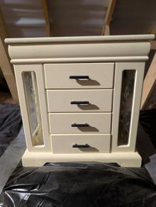 Vintage creamy jewelry box