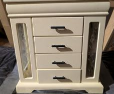 Vintage creamy jewelry box