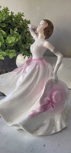 Coalport Fine Bone China - Ladies of Fashion  Collection 'Young Love' - 1980's