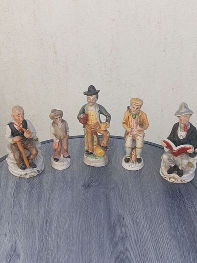 Set of 5 lovely Figurines
