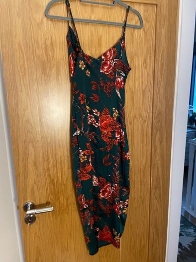 Pretty little thing dress Size 6