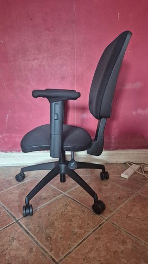 Comfortable Black Office Chair (Adjustable & Reclining )