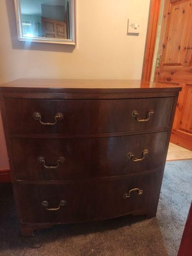 chest of drawers