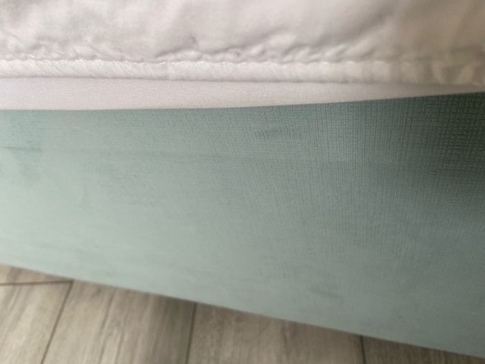 single bed,headboard,mattress