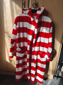 Kids robe size 9 -10 never worn without tag