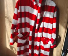 Kids robe size 9 -10 never worn without tag