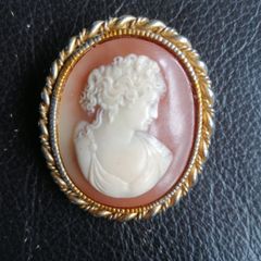 Vintage Organyl Cameo Brooch
