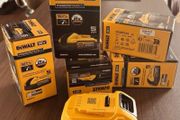 DeWALT 5AH 18V XR PowerStack Batteries.