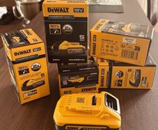 DeWALT 5AH 18V XR PowerStack Batteries.