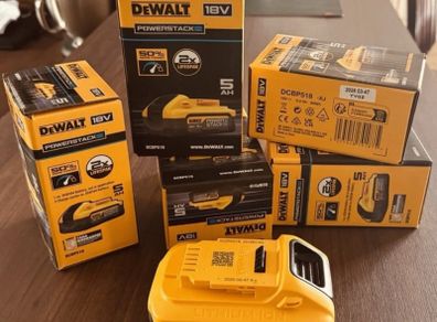 DeWALT 5AH 18V XR PowerStack Batteries.
