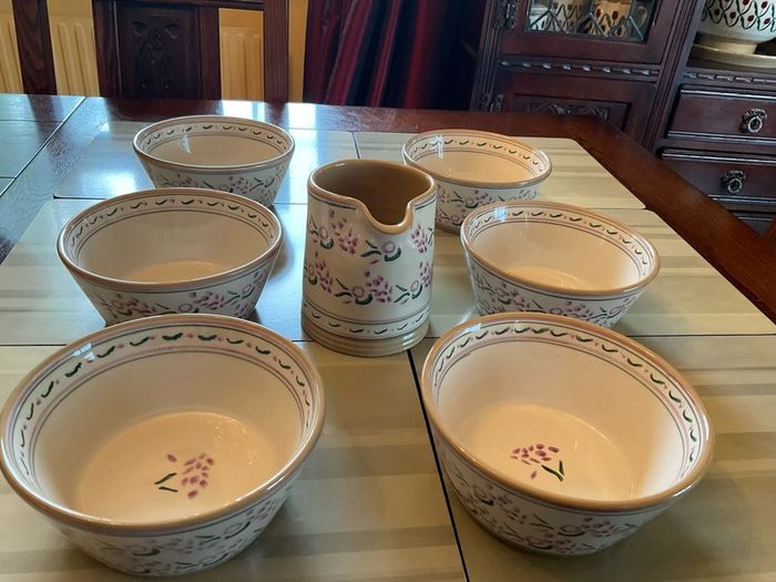 Nicholas Mosse new lavender 7 piece set , 6 bowls and a cylinder jug . Bowls are 6 inches in diameter and jug is 4 and a half inches in height