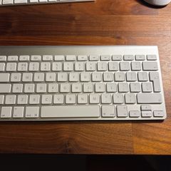 Apple Wireless Keyboard (A1314), UK/Irish Layout
