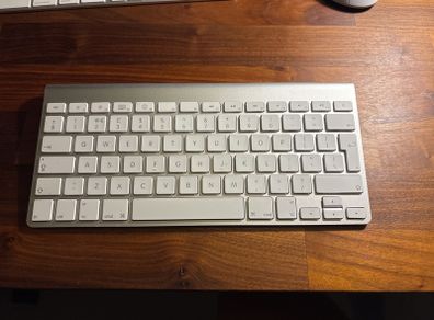 Apple Wireless Keyboard (A1314), UK/Irish Layout