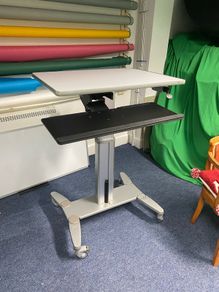 Standing desk - Sit / Stand - No electricity needed