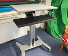 Standing desk - Sit / Stand - No electricity needed