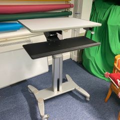Standing desk - Sit / Stand - No electricity needed