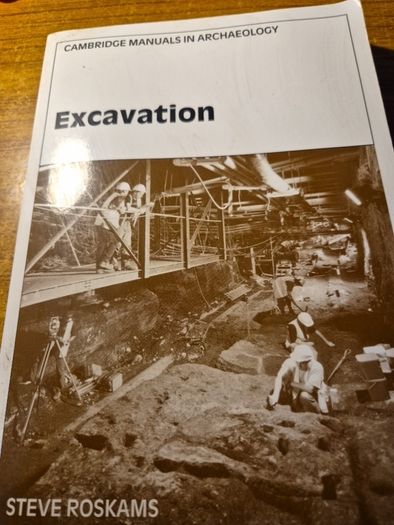 Excavation. Cambridge Manuals in Archaeology. Steve Roskams.