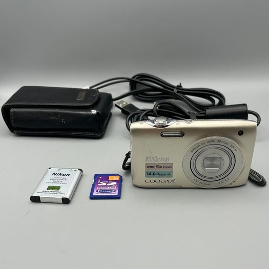 Nikon Coolpix S3100 14MP Digital Camera Silver - Full Kit