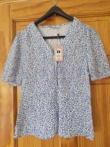 Gallery Top Size 8 RRP 20