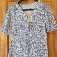 Gallery Top Size 8 RRP 20