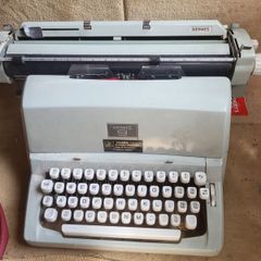 Typewriter Hermes 9