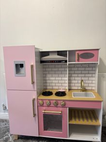 Play kitchen