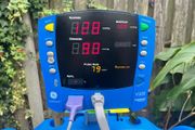 GE Dinamap V100 Vital Signs Monitor - NIBP / SpO2 / Temp - Fully Tested on Rigel Uni-Sim - Vet / GP / Clinic