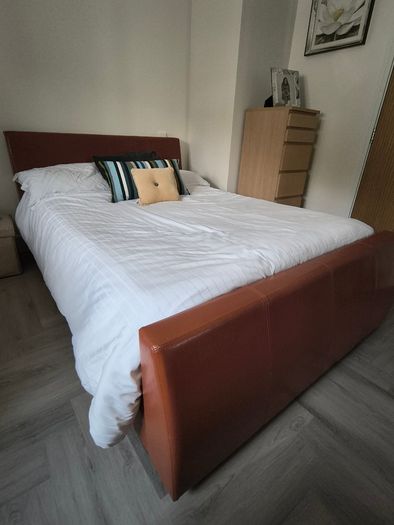 Beautiful Std 4ft 6 " Bed