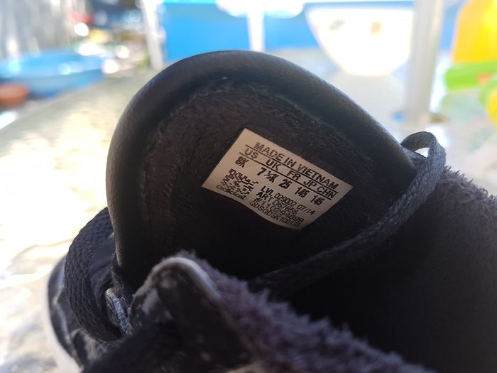 Adidas shoes Like new barely worn size uk 7.5
