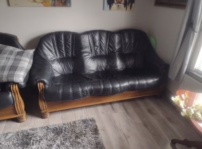 3 1 1 leather sofa and chairs