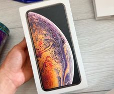 iPhone XS Max box