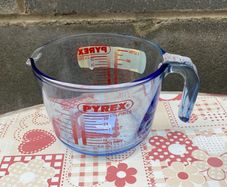 NEW Pyrex Measuring Jug