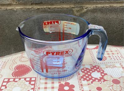 NEW Pyrex Measuring Jug