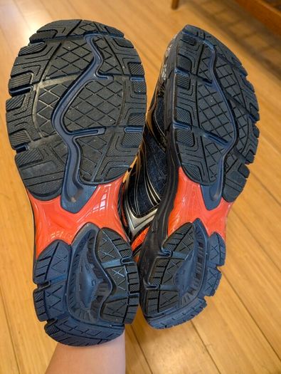 Mens running shoes