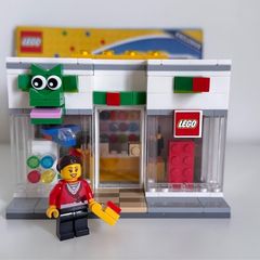 LEGO 40145 Brand Retail Store