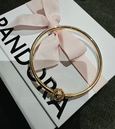 Pandora Moments Gold P Sparkling Pave Bangle Size 20cm Brand New